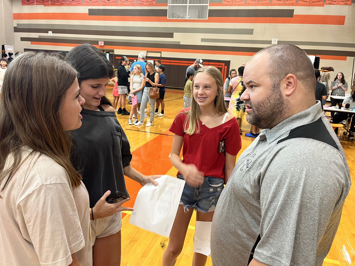 CyFairJoel's tweet photo. Bengal Express at @salyardsms — these incoming 8th graders got their schedules, walked to their classrooms and got to see their AP Mr. Pollock &amp; new principal @StacieEverson! #CFISDspirit https://t.co/uFUlDtpf5K