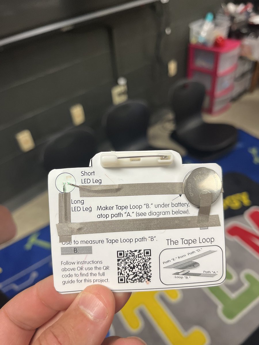 RoseHillRaiders's tweet image. Scholars in Ms. Dugger’s class enjoyed using Makertape to design light-up 💡 LED name tags! ♥️🩶🖤 #STEMpossible @TiffanyGreen08 @suptking @JMCSchools @JMCSSInnovation