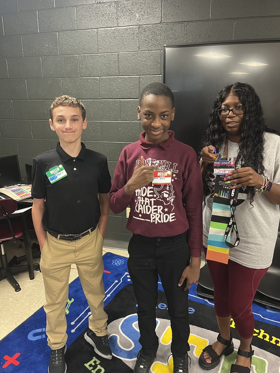 RoseHillRaiders's tweet image. Scholars in Ms. Dugger’s class enjoyed using Makertape to design light-up 💡 LED name tags! ♥️🩶🖤 #STEMpossible @TiffanyGreen08 @suptking @JMCSchools @JMCSSInnovation