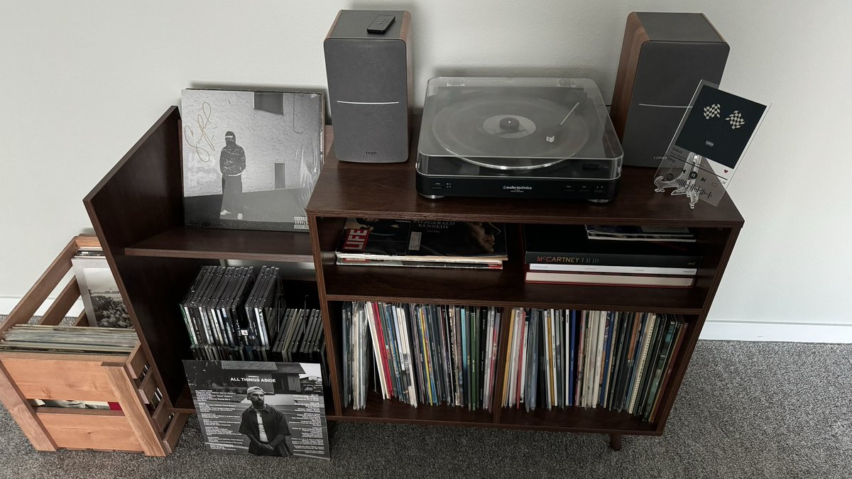 The Extra tweet media