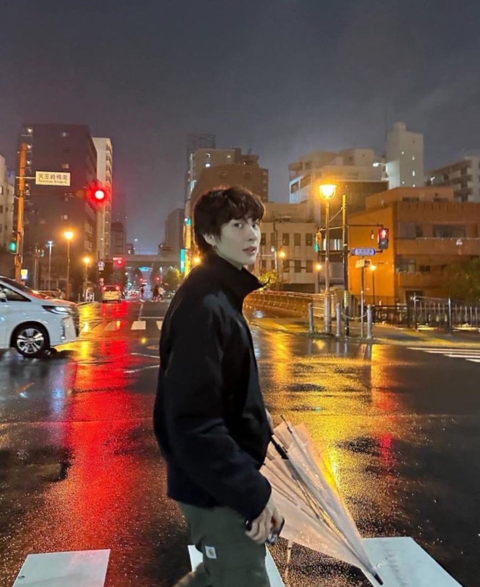 conandton's tweet photo. 일본거리 day &amp; night https://t.co/WBLnEMS8kh