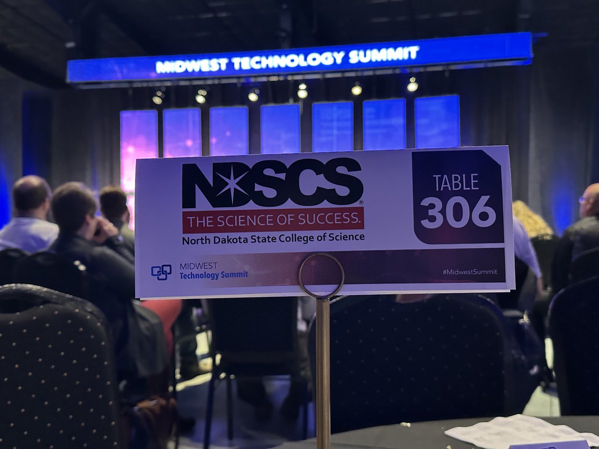 DrLisaKarch's tweet image. ✨Grateful to live in a region where our ⁦@FMWFChamber⁩ is a powerhouse in bringing all sectors together to collaborate &amp;amp; innovate. Thank you for all the hard work that happens behind the scenes to create these phenomenal events! #MidwestSummit ⁦@ndscswildcats⁩