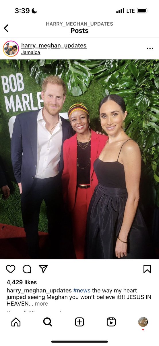 Msbrownie2's tweet photo. @ronnieroberts84 @hrrysgreysuit Jamaica she had them, must have lost them like Haz did his 🎾🎾 https://t.co/tPGJOADeUX