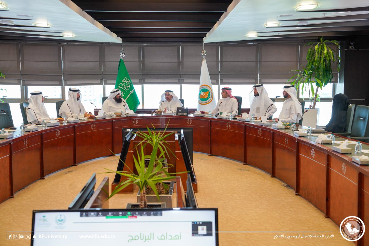 KFUniversity's tweet photo. #صور📷|

سعادة رئيس #جامعة_الملك_فيصل المكلف الدكتور مهنا بن عبدالله الدلامي يعقد اجتماعاً مع ممثلي اللجنة الرئيسية لبرنامج المدن الصحية بمحافظة الأحساء، لمناقشة سبل التعاون لبدء تطبيق معايير برنامج المدن الصحية. https://t.co/bCa21eatH6