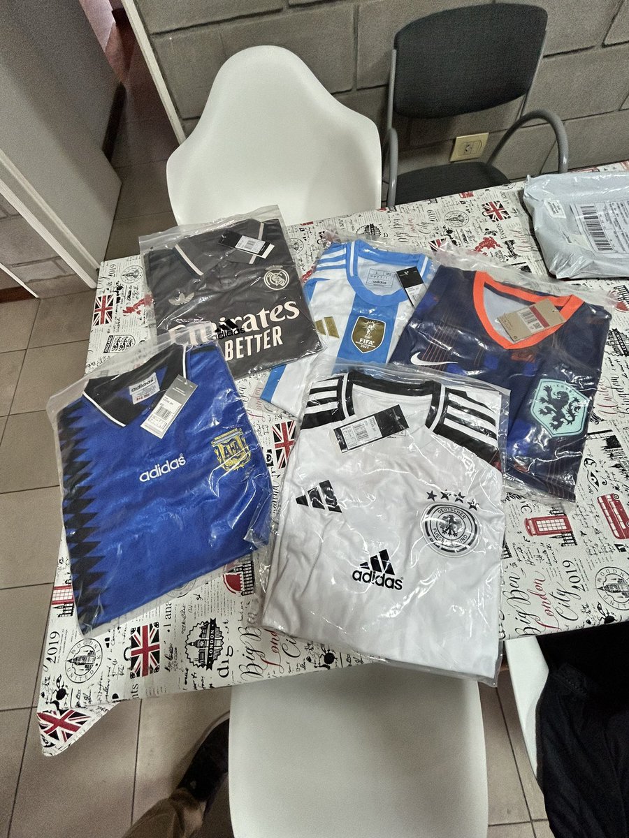 Gracias <a href="/GorrasCavs/">Gorras CAVS</a> por el tutorial. Con un poco de demora en Argentina, por fin llegó el pedido.