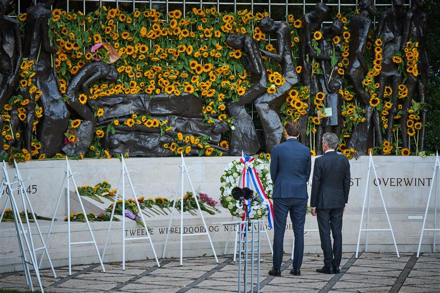 Er zijn meer dan 2 miljoen Nederlanders met een Indisch familieverleden. Mensen met verschillende achtergronden en verhalen, maar met een gedeelde geschiedenis: de oorlog in Azië en de enorme gevolgen daarvan. Een oorlogstrauma dat mensen tot op de dag van vandaag met zich