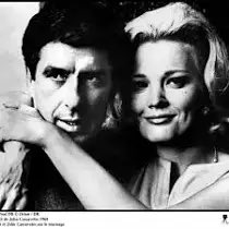 Cette photo dit tout sur John et Gena. Elle ne dit pas que la Rowlands qui vient de s’éteindre était une immense tragi-comédienne. Du niveau de Magnani, Bette Davis, Hanna Schygulla, Romy Schneider… - de ces actrices sacrées dont on ne sait si elles jouent improvisent ou vivent.