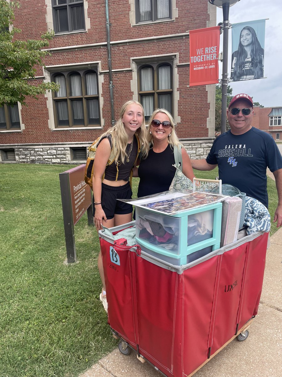 UMSLWBB's tweet photo. Happy move in day to our 2 freshmen🔱♥️💛 https://t.co/cpoiA4tpvT