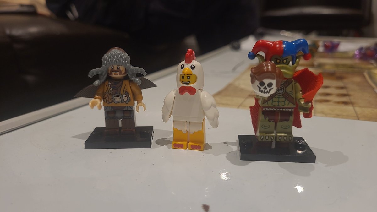 So, my teenagers use lego men as our minis and I think it's brilliant, change weapons and clothes at will, claok and hat no problem. I think this is the hill I die on... #dnd5e