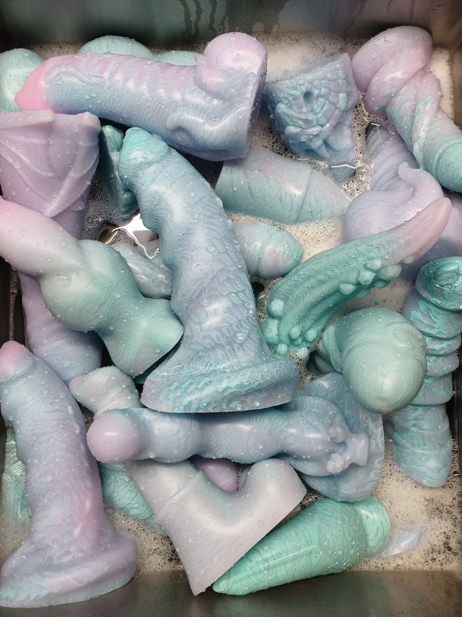 PleasureForge's tweet photo. LAST DROP OF THE SUMMER TONIGHT !! 
☀️PRE-SHOP @ 6PM EST
🪼DROP @ 8PM EST 

Just a small restock featuring some really lovely GLOW/UV stuff! https://t.co/ftdzY174mA