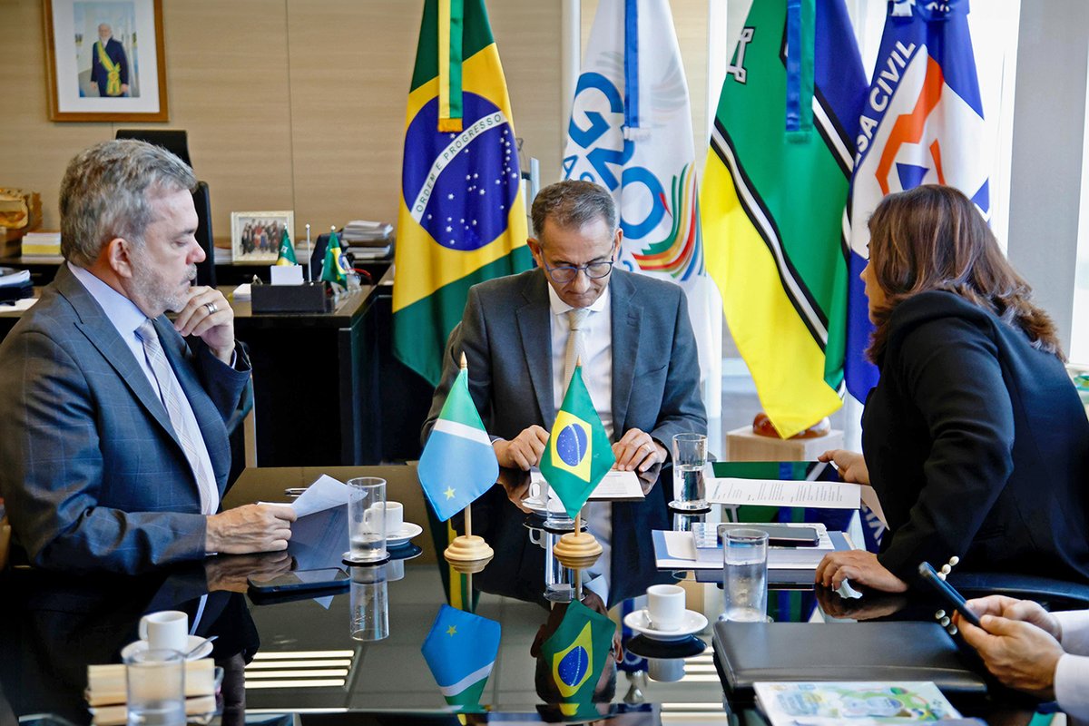 Vander Loubet (@vanderloubet) on Twitter photo FCO ESPECIAL PARA O PANTANAL 🐆 Em audiência com o ministro <a href="/waldezoficial/">Waldez Góes</a> do <a href="/midregional/">Ministério da Integração/Desenvolvimento Regional</a>, a superintendente Luciana da <a href="/sudecobr/">Sudeco</a> e eu defendemos uma linha específica do FCO para atividades do Pantanal impactadas pela estiagem e incêndios descontrolados: vanderloubet.com.br/deputado/vande… FCO ESPECIAL PARA O PANTANAL 🐆 Em audiência com o ministro <a href="/waldezoficial/">Waldez Góes</a> do <a href="/midregional/">Ministério da Integração/Desenvolvimento Regional</a>, a superintendente Luciana da <a href="/sudecobr/">Sudeco</a> e eu defendemos uma linha específica do FCO para atividades do Pantanal impactadas pela estiagem e incêndios descontrolados: vanderloubet.com.br/deputado/vande…