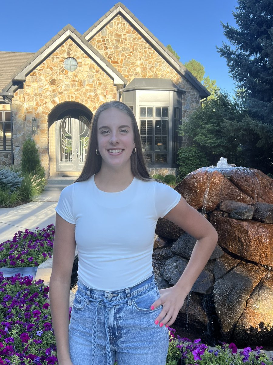 FuesselSherry's tweet image. First day of 7th grade for Ellie and 10th grade for Abby, Kate and Lauren!