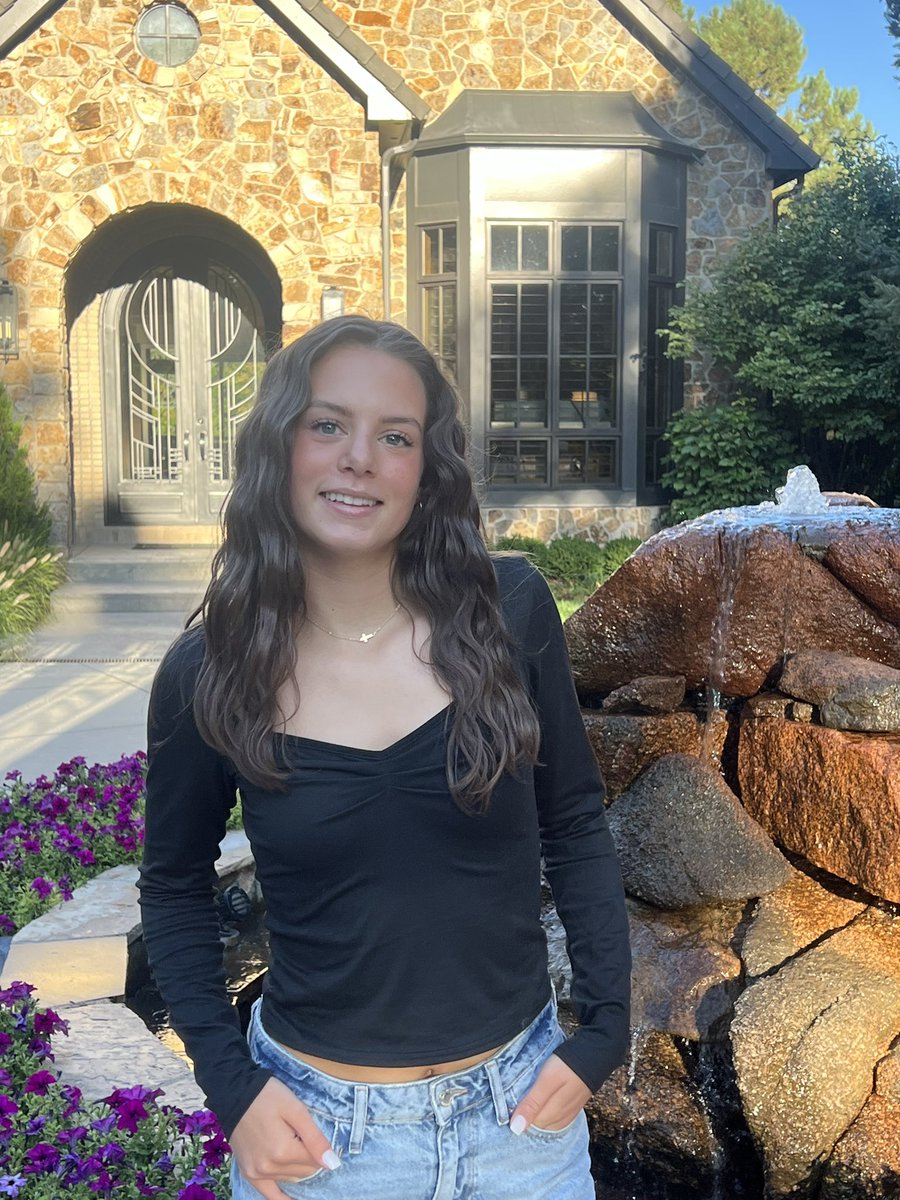 FuesselSherry's tweet image. First day of 7th grade for Ellie and 10th grade for Abby, Kate and Lauren!