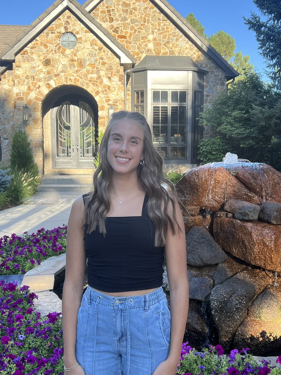 FuesselSherry's tweet image. First day of 7th grade for Ellie and 10th grade for Abby, Kate and Lauren!