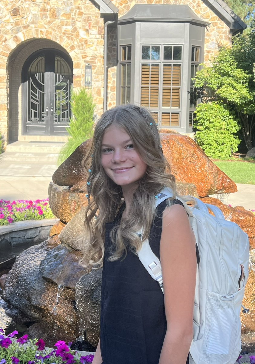 FuesselSherry's tweet image. First day of 7th grade for Ellie and 10th grade for Abby, Kate and Lauren!