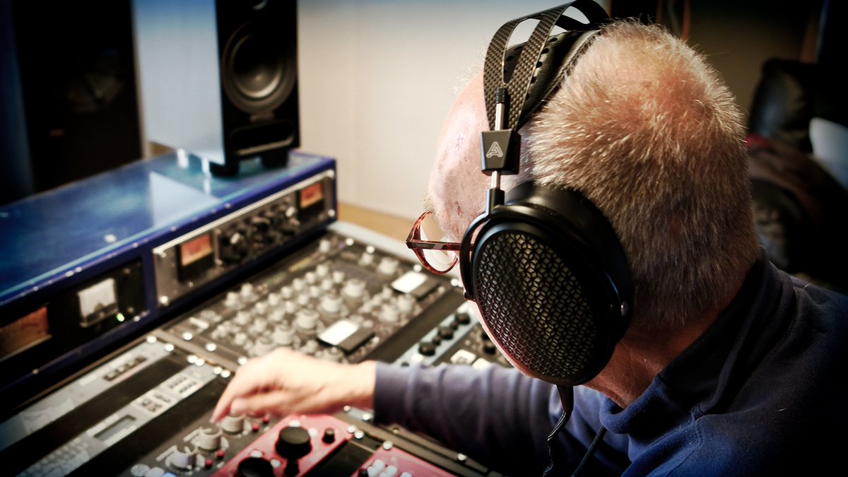 Audeze's tweet photo. "All Great Art Is Born of The Metropolis" Part 1; from @gearspaceforum, features Tony Cousins of @Metropstudios
Be sure to check out the full story https://t.co/1RlKmioivY ⬅️
#AudezeArtists #MetropolisStudios #Gearspace https://t.co/RDIxZF7YWC