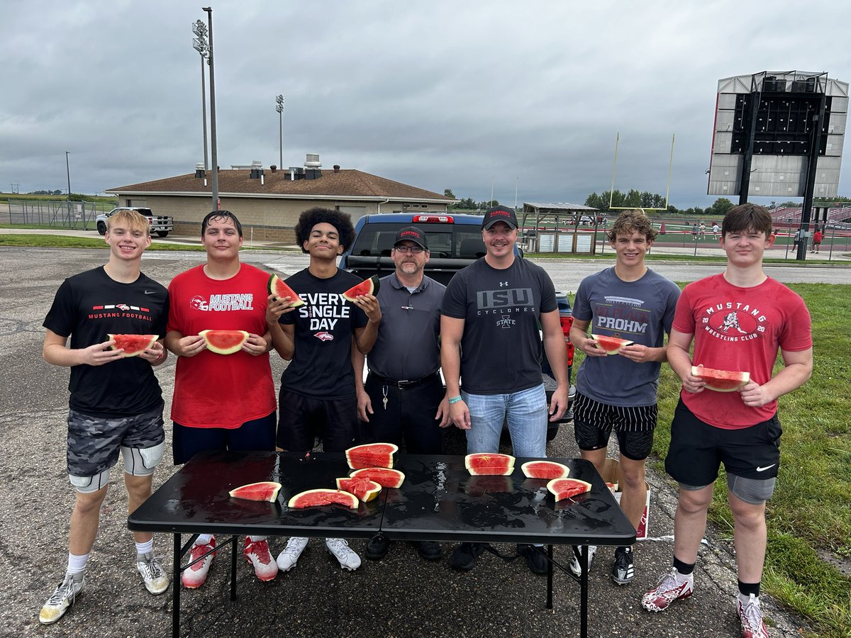dcgfootball's tweet photo. Annual watermelon hydration day after practice today! Thanks @Fareway_Stores Grimes - Kurt LeFebvre and his guys for their help today and support! Guys love seeing them show up! 🍉

🐴🏈| 1-0 | ESD https://t.co/3VOxb6bRqK