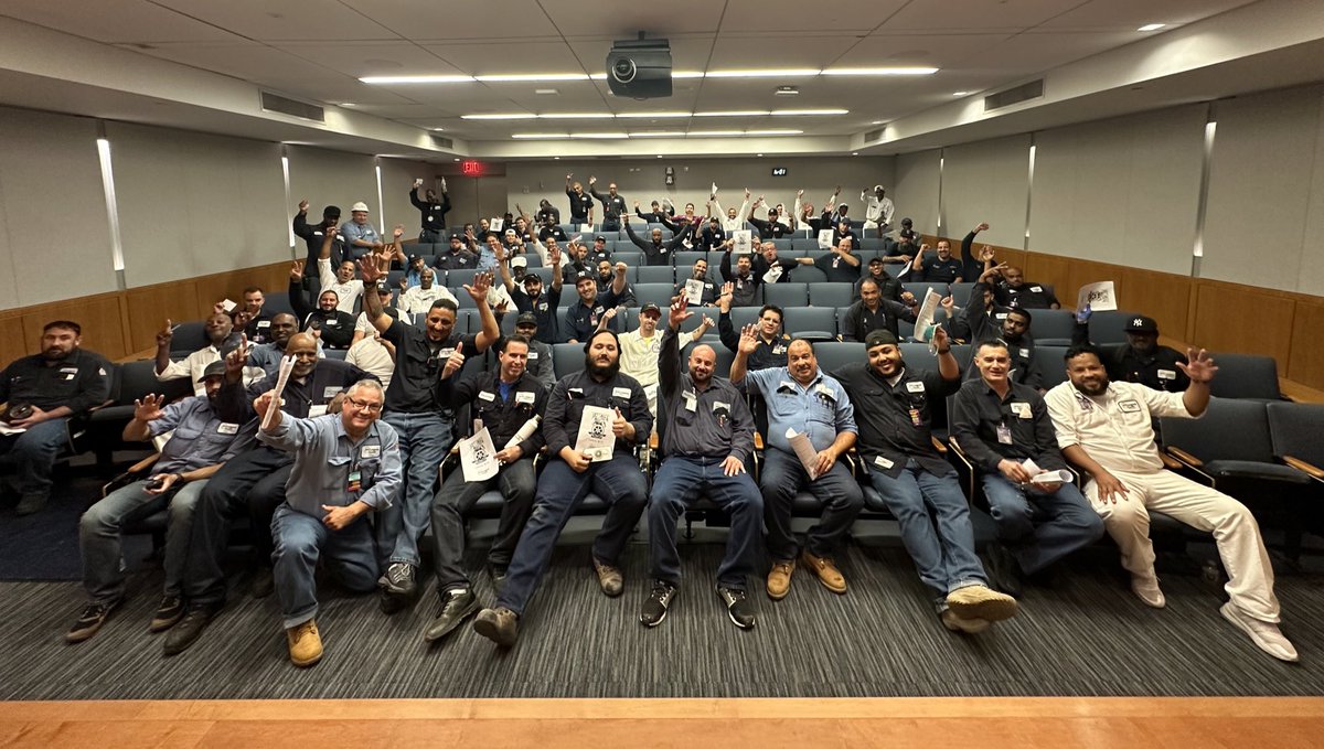 810Teamsters's tweet photo. Congrats to @810teamsters SKILLED maintenance &amp; ESSENTIAL workers @ @nyulangone for their HISTORIC contract that was OVERWHELMINGLY ratified by 98% of the membership! 

The contract includes a 24% INCREASE IN WAGES, employer paid healthcare &amp; pension, &amp; add’l improvements in pay. https://t.co/xB2KD4dBFW