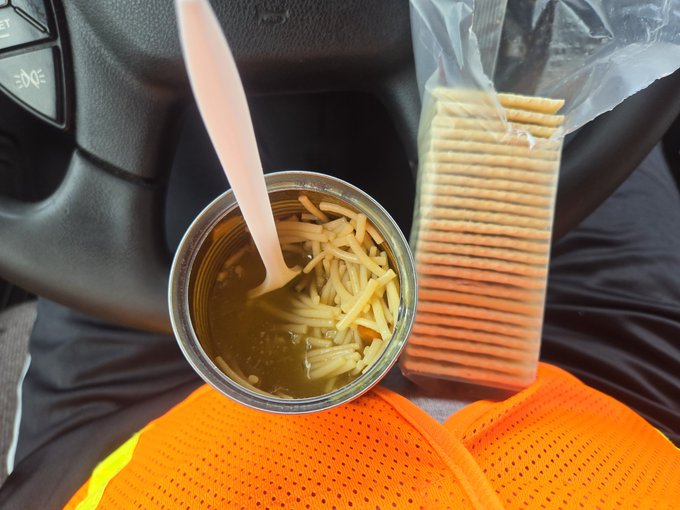 Be a trucker they said, you'll make good money they said, jk, little snack while being loaded 😂🤣 https://t