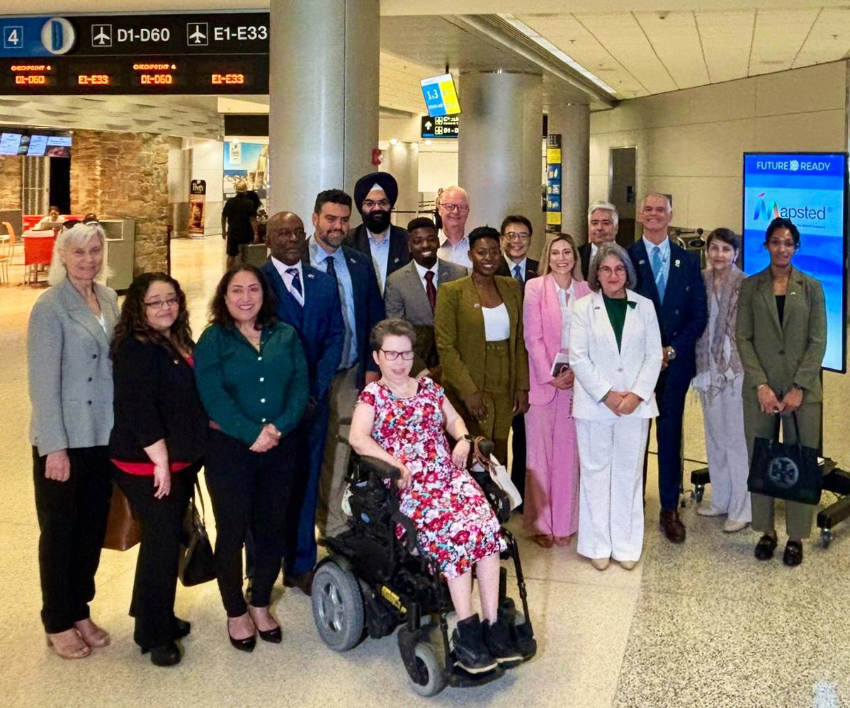 rufusdrabble's tweet photo. Delighted to see Surrey-based company @signapse_ai receive @mdiamiami’s #innovation award — their trailblazing Sign Language translation technology starts trialling @iflymia today 👏

It’s another example of UK’s cutting-edge #tech &amp; #AI sectors, fueled by 🇬🇧 innovation &amp; talent. https://t.co/KcP1wVoTfS