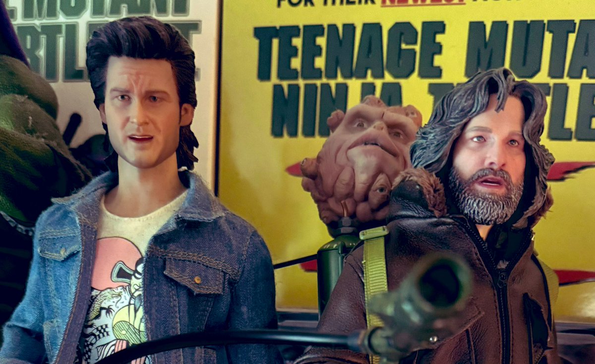 CultureTheKidd's tweet photo. Together at last. 

I think #Mondo nailed the head sculpt.

Here he is with @hottoysofficial Jack Burton figure.

#TheThing #BigTroubleInLittleChina https://t.co/V1CAM92ubN