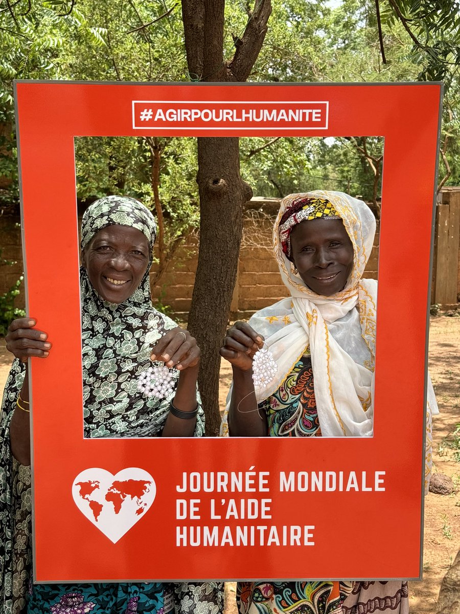 OCHABurkina's tweet photo. Toutes ces femmes et jeunes filles ont été formées en perlage afin de les initier à un nouveau métier et aussi de renforcer leur résilience. Au moins 115 d’entre elles ont reçu des kits de dignité.

#AgirPourLHumanité https://t.co/YPeDHPbsbO
