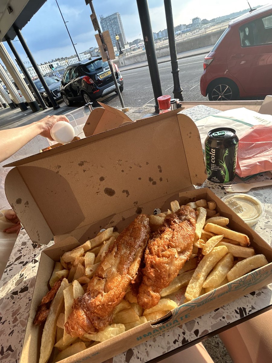 Ria_Fend's tweet image. Recent trip to Margate with @Amberlouiseb - my 1st visit! 🐚 Sun, @DreamlandMarg ghost train, rock n roller coaster, roller disco, breakfast at @margatebuscafe Vegan Fish &amp;amp; Chips at #beachbouys Ice Cream at #followtheswirl vintage shopping at @madampopoff &amp;amp; #shellmuseum #margate
