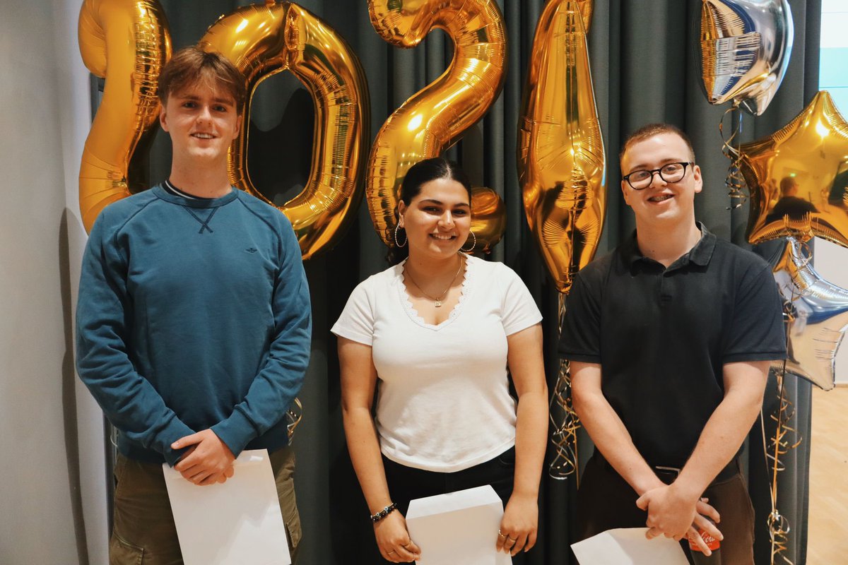 Well done to all of our Post 16 students today. Wishing you all the best for your amazing futures. You’ll be missed ❤️💙🩵