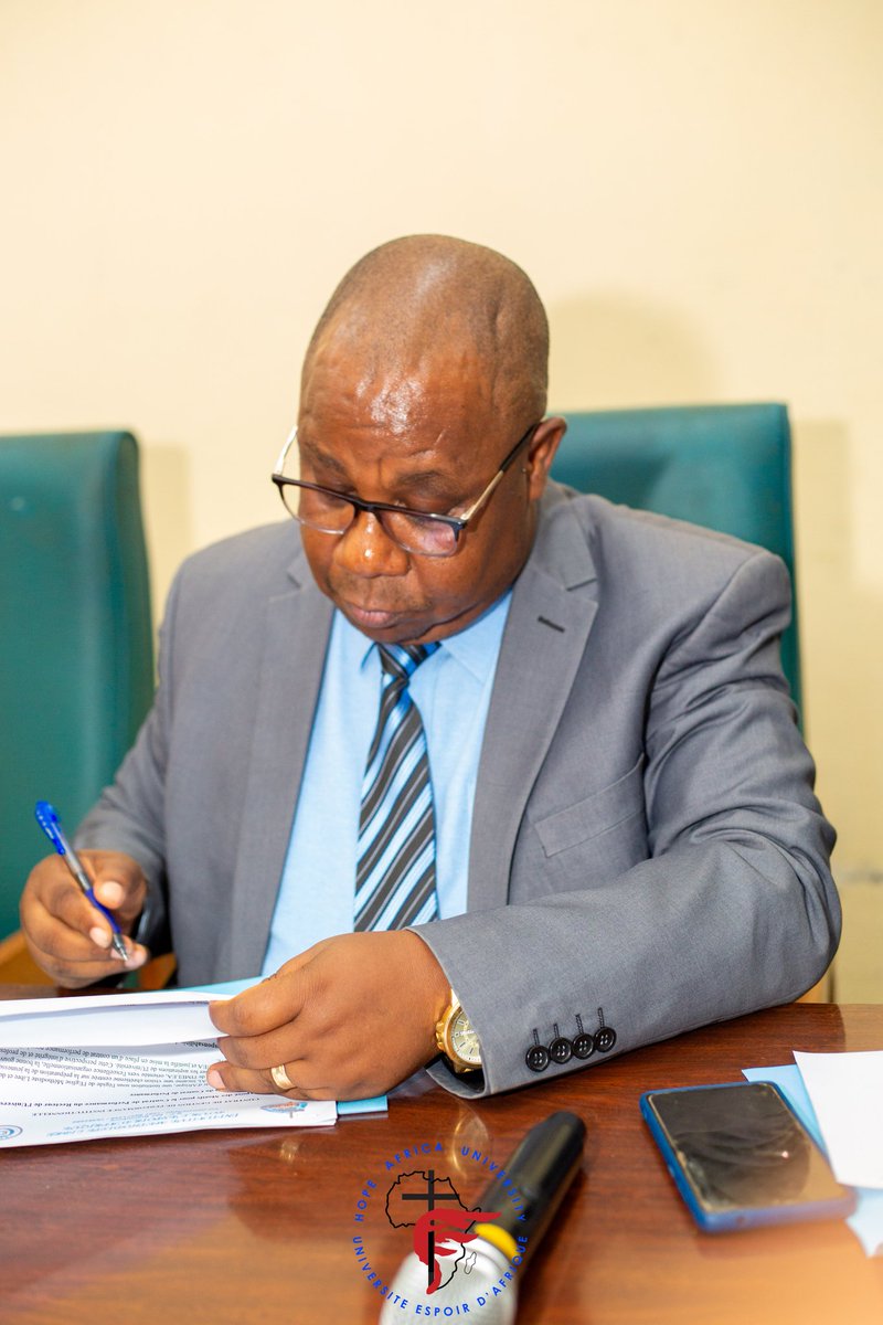 espoir_afrique's tweet photo. Ici le Recteur de @espoir_afrique et le président du conseil d'administration de l'Initiative Methodiste Libre pour l'Espoir d'Afrique @IMELEA lors de la signature du contrat de performance entre l'@espoir_afrique ,son conseil de Gestion et l'@IMELEA ce jeudi 15 /8/ 2024 https://t.co/FRscjUVPGp