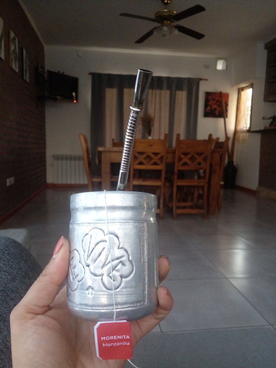 FannyCotta89's tweet photo. Mis tardes con la compañía de mi mate de manzanilla. https://t.co/WAC5UEhHod