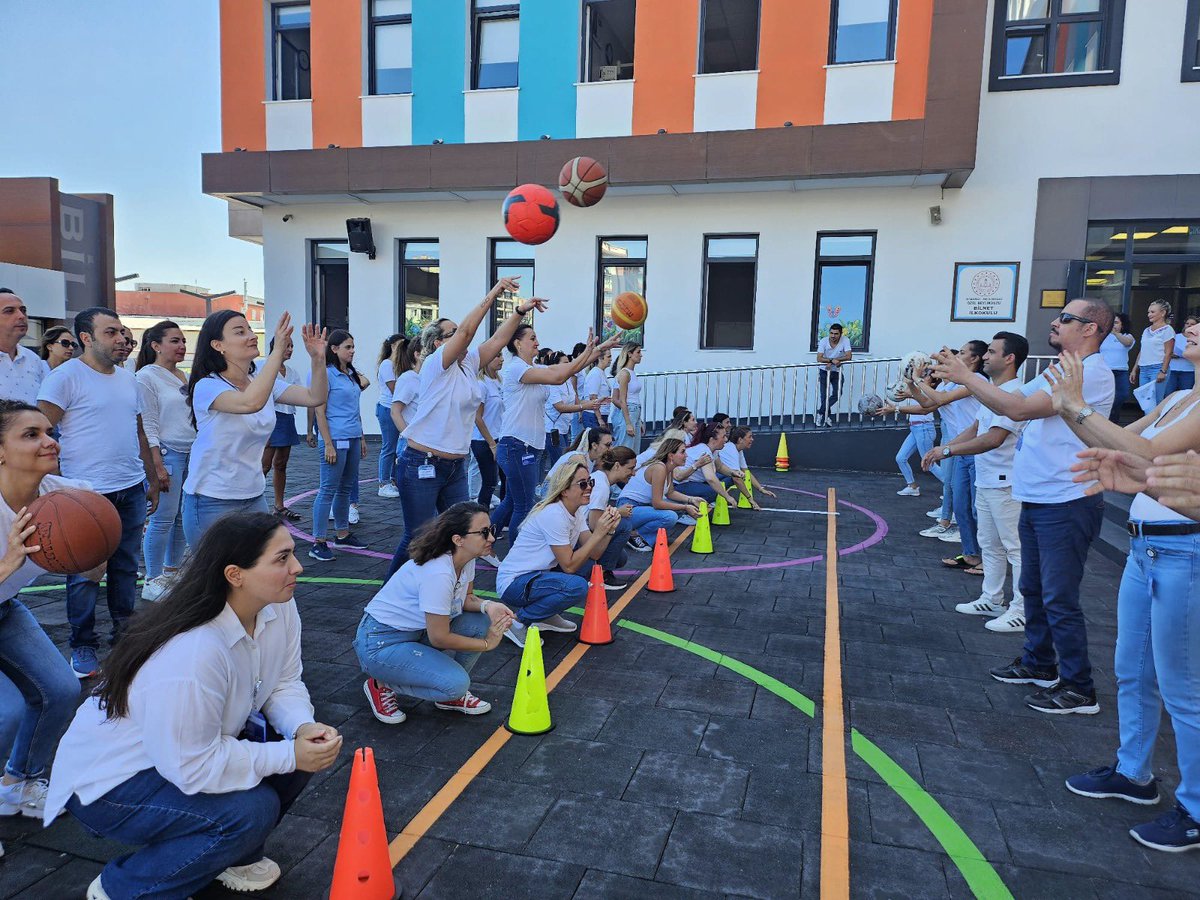 BİLNET Okulları öğretmenleri, kurum içi eğitim programı kapsamında "BİLNET'LE BİR ARADA" oryantiring etkinliğine katıldılar. Amacımız öncelikle kadromuza yeni katılan öğretmenlerimize “hoş geldiniz” demektir.

Ortantiring süresince birbirinden farklı etkinliklere katılan