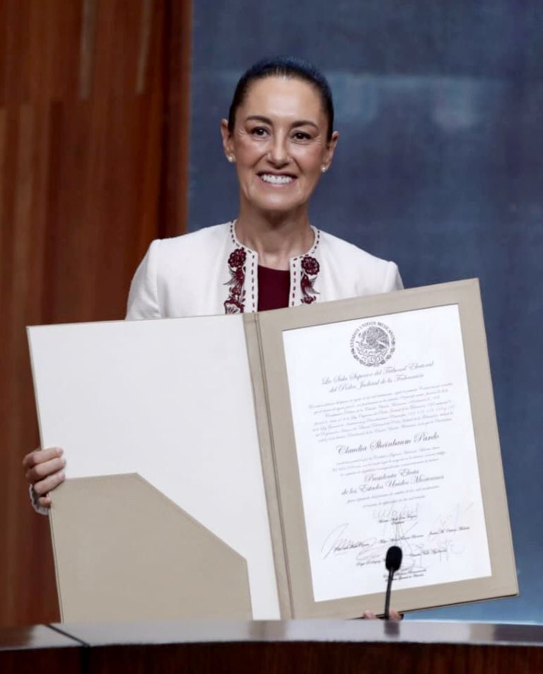 TabascoJavier's tweet image. Junto con las gobernadoras y gobernadores electos y constitucionales del país felicito a la doctora @Claudiashein, quien hoy recibió su constancia de mayoría que ratifica la voluntad del pueblo para ser la primera mujer Presidenta de México. Es un día histórico para el país.