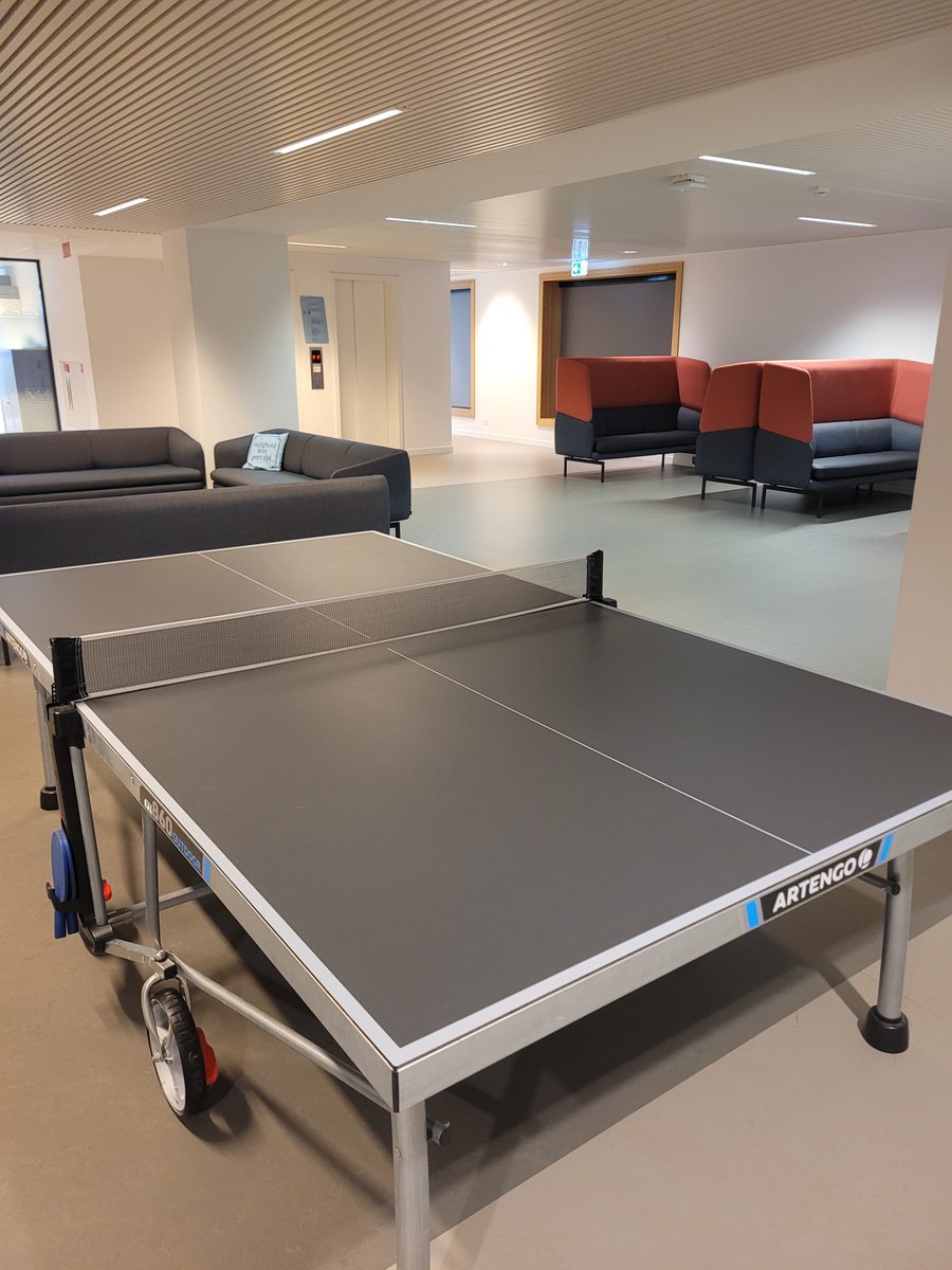 New job, new profile pic 🎉Officially started as Assistant Professor at <a href="/ISGA_Hague/">ISGA The Hague</a> <a href="/fggaleiden/">UniLeiden FGGA</a>. I owe a great deal to certain institutions. Grateful to <a href="/ubasociales/">UBA Sociales | #FSOC #UBA</a>  &amp; <a href="/IKRS_no/">krimrsos</a> for all the support! And now, for the exciting part — there's a ping pong table in the office!