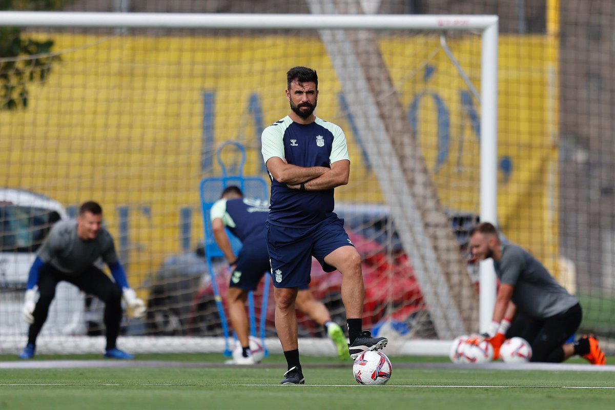 Después de 11 años volvemos a la <a href="/LaLiga/">LALIGA</a> esta vez desde los banquillos, Muchisima ilusión y ganas de poder ayudar a <a href="/UDLP_Oficial/">UD Las Palmas</a>  a conseguir los objetivos marcados.