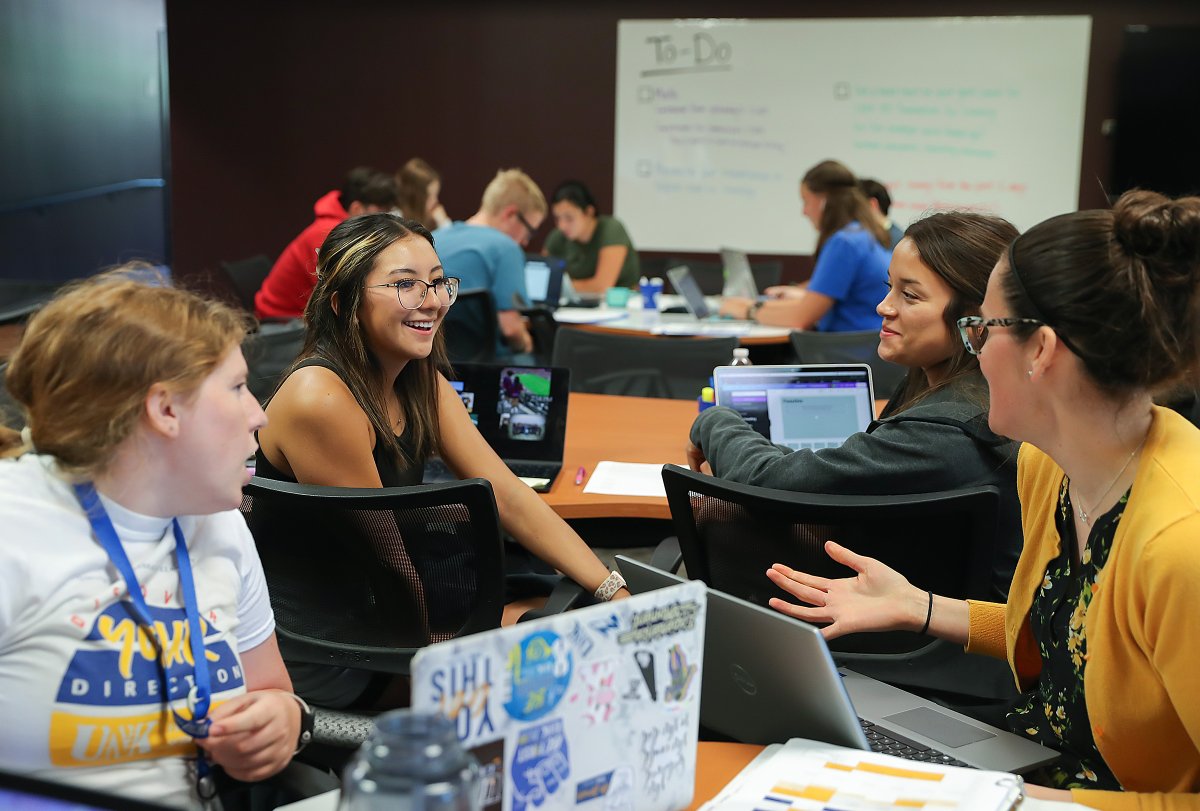 UNKearney's tweet image. UNK is a destination for #firstgen students.

That’s not just a catchy slogan. It’s a distinction students, faculty and staff take great pride in.

We're excited to announce our recognition as a national leader in advancing first-gen student success.

➡️ shorturl.at/aen7j