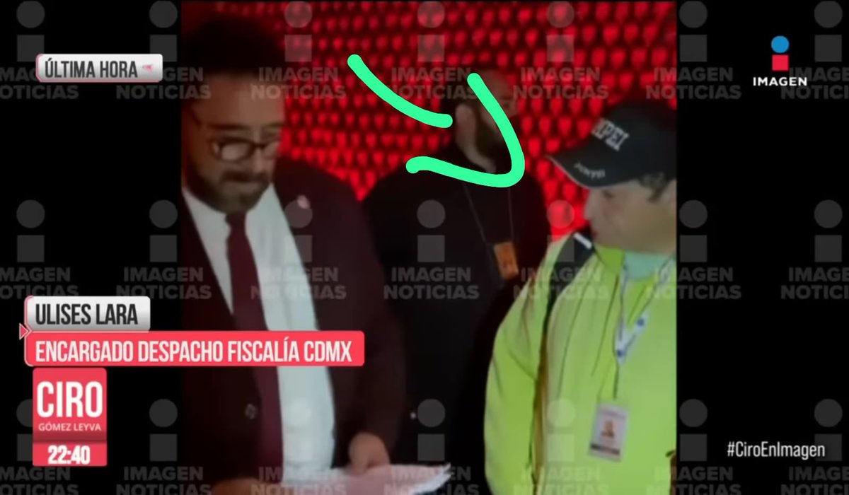 HernanGomezB's tweet photo. ¿Sabían ustedes que este sujeto, Gabriel Ruiz, que intentó ayer detener de forma ilegal al ex gobernador @Javier_Corral sin el más mínimo conocimiento de las normas, es un magistrado en retiro y ex consejero de la judicatura del Estado de Chihuahua? Qué triste tener una carrera así, ser tan ignorante y prestarse a hacer algo tan vergonzoso… Lo que es no tener dignidad ni amor propio. 
#MaruCamposSecuestradora