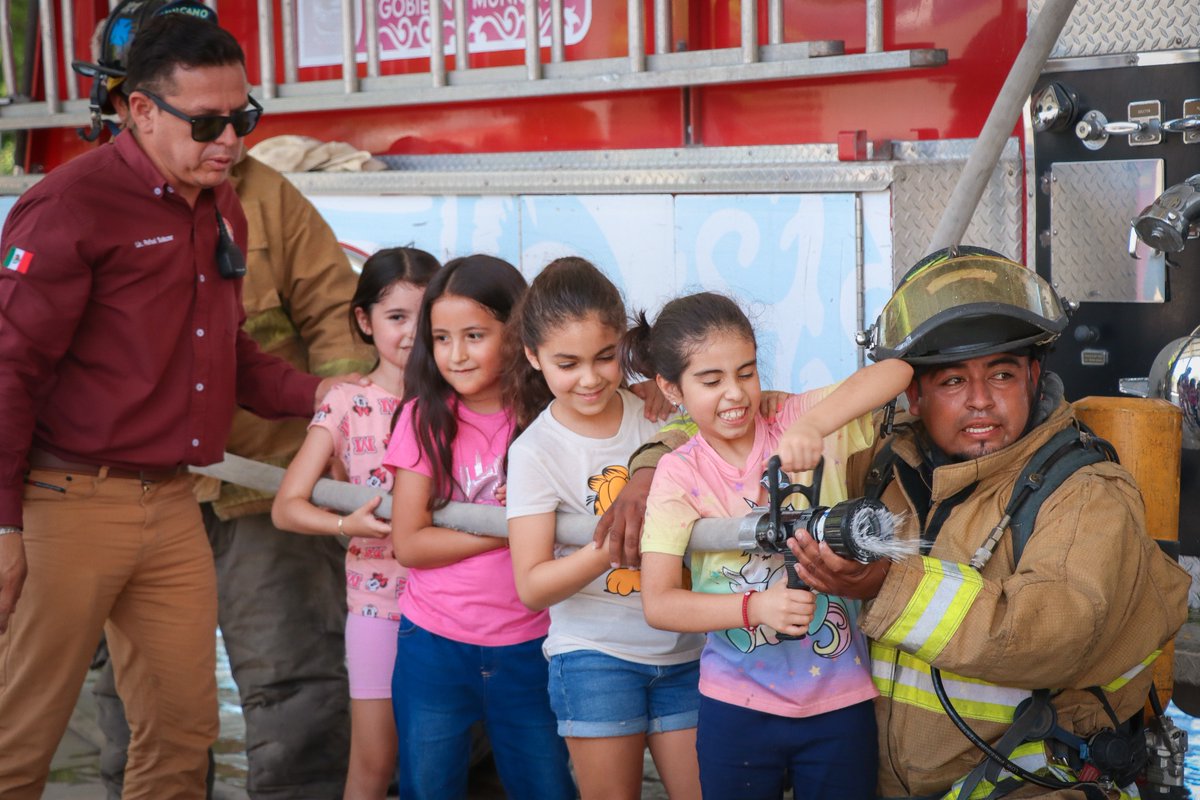 Queremos enviar un especial agradecimiento a Protección Civil Victoria por la increíble mañana que le dieron a las niñas y niños del Curso de Verano del CEDIF 4, con la platica interactiva sobre las acciones de prevención que día a día realiza el Heroico Cuerpo de Bomberos 🚒👨🏻‍🚒