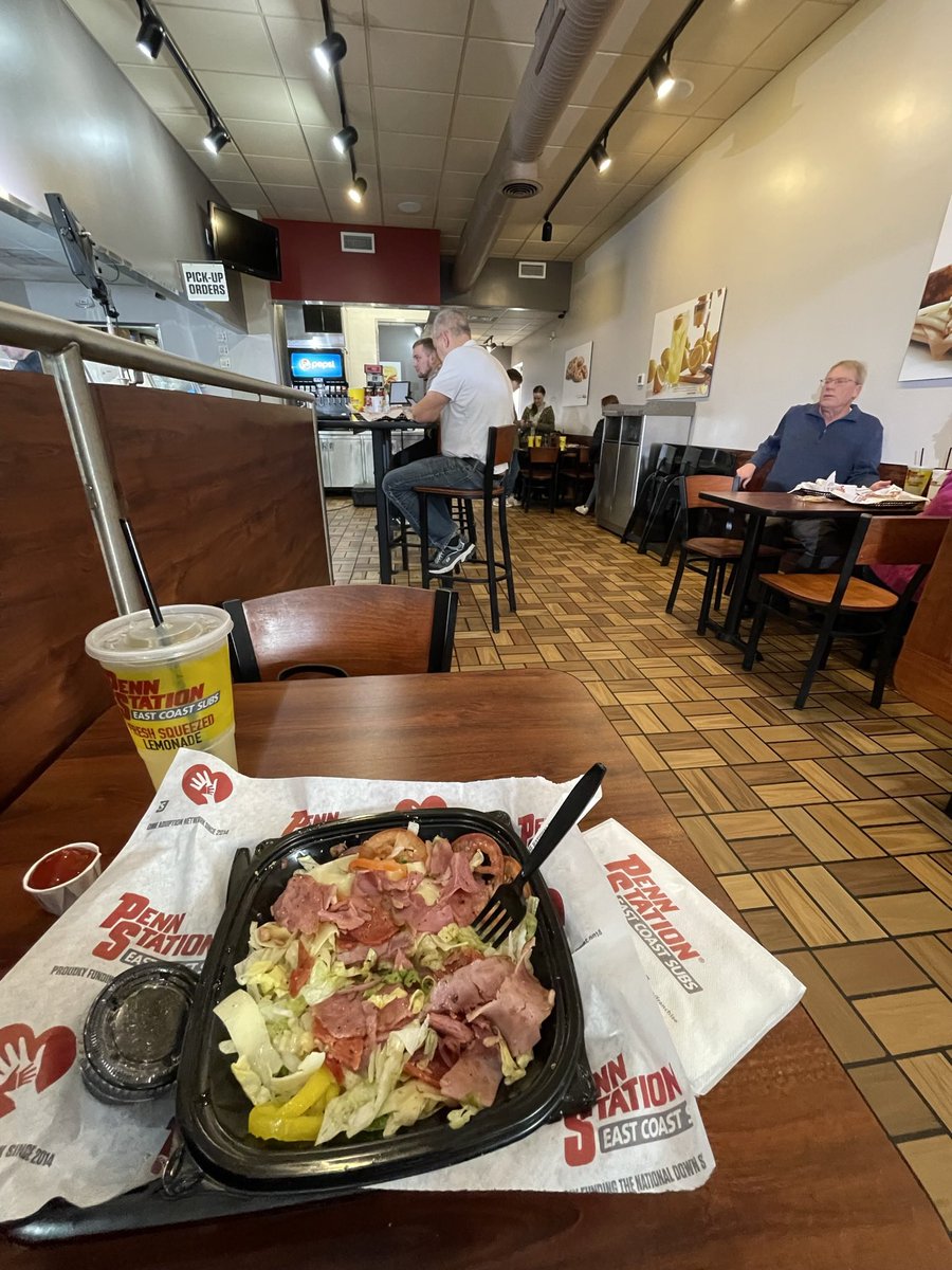 Get your favorite sub as a salad! 🥗 🤤

#subinabowl #salad #healthieroptions #lunchordinner
