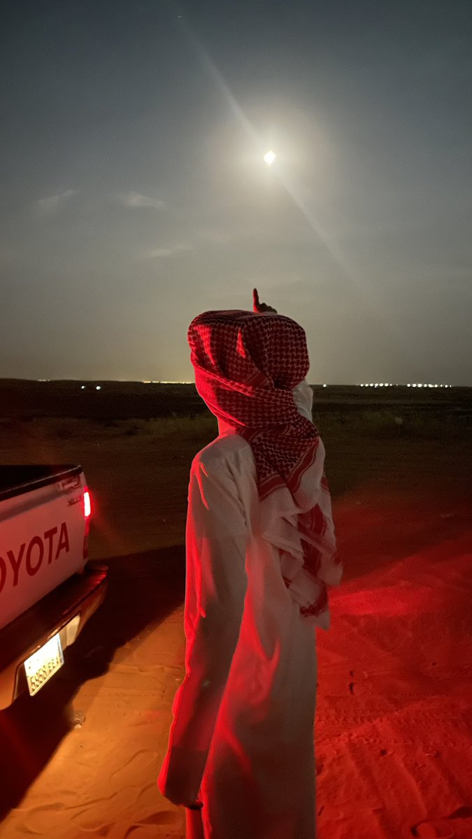dh_305ll's tweet photo. •  أجمل ما قيل في القمر ؟! https://t.co/xR0FZAIN5P