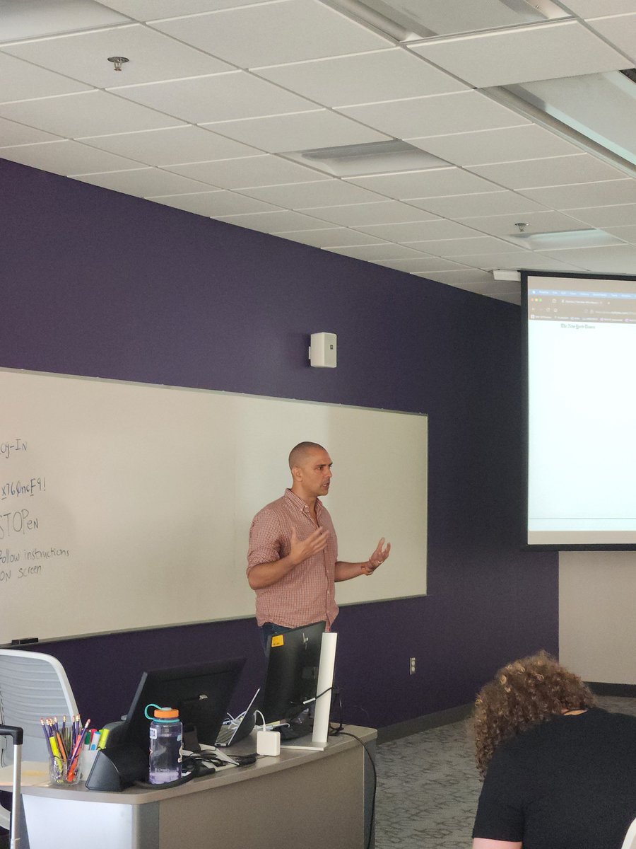 That's a wrap on our College Essay Workshop! Take a look at some highlights of the week 📸