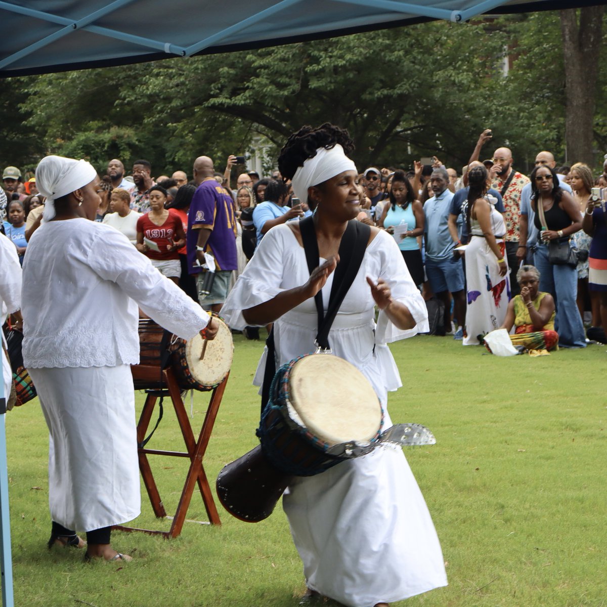 SpelmanCollege's tweet image. #SpelmanNSO Closing Ceremony: And Now the Journey Begins is a revered tradition where new students and parents officially part in a program steeped in spirituality, history and celebration of the student and family transition to Spelman College.