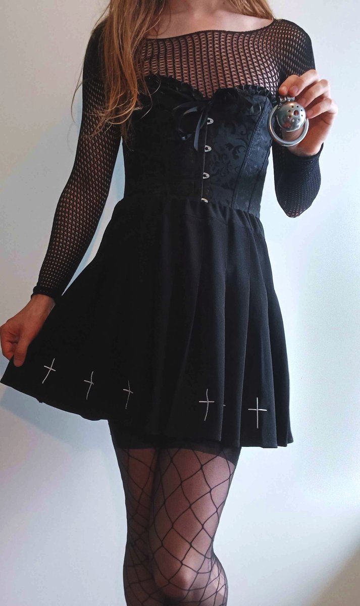 LovinglyDenied's tweet photo. That goth gf you've ordered is starting to make some demands https://t.co/onlpkD4EpZ