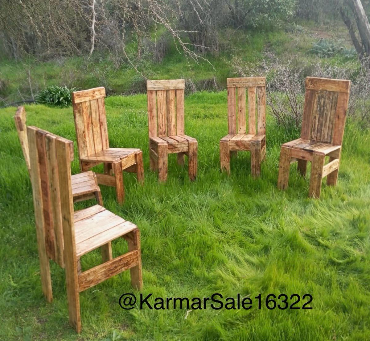 Ya amigos de X. Así quedó nuestro trabajo de una semana y media aprox. 
Comedor de Pallets con 6 sillas para tu terraza o donde prefieras. Se va en 110.000.-  También hacemos confecciones a a pedido. Ayúdame con un RT 🙏. Gracias. Trabajo de chilenos y si es así es bueno 🇨🇱🙏.