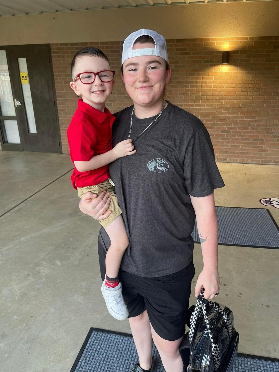skysims_12's tweet photo. First day of school for our baby boy❤️ Your mommas love you so much little man ❤️ https://t.co/aJJpp62rZG