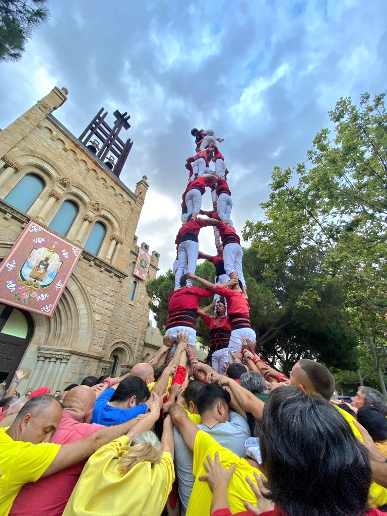 Xicots's tweet photo. Aquesta tarda a la Festa Major de Castelldefels pd4cam, 5d7, td7, 4d8, pd5, 2pd4
Gràcies @ElsGrocs i @Minyonsdelarboc per l'ajuda i el bon rotllo a plaça! Fins la següent!
#castells #festamajor #Vilafranca #SomAdn #xicotsixicotes #ambmésAdnquemai #castellers #collade8 https://t.co/1uFWPbxs54