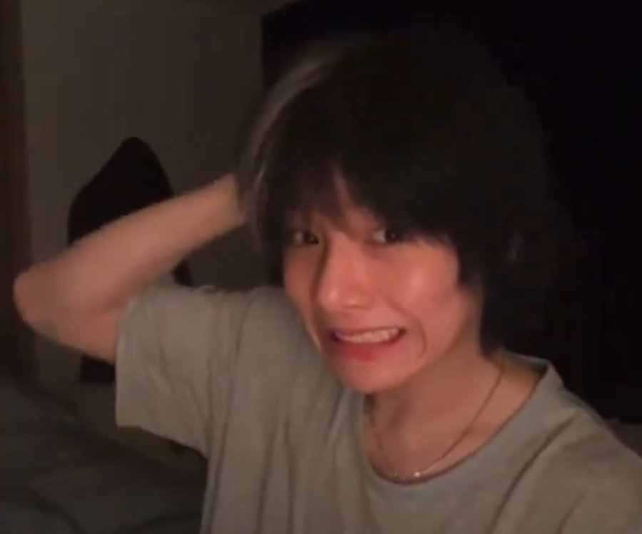 maxxiident's tweet photo. I prefer black haired felix more than blonde haired felix... https://t.co/885HZHY2Rc