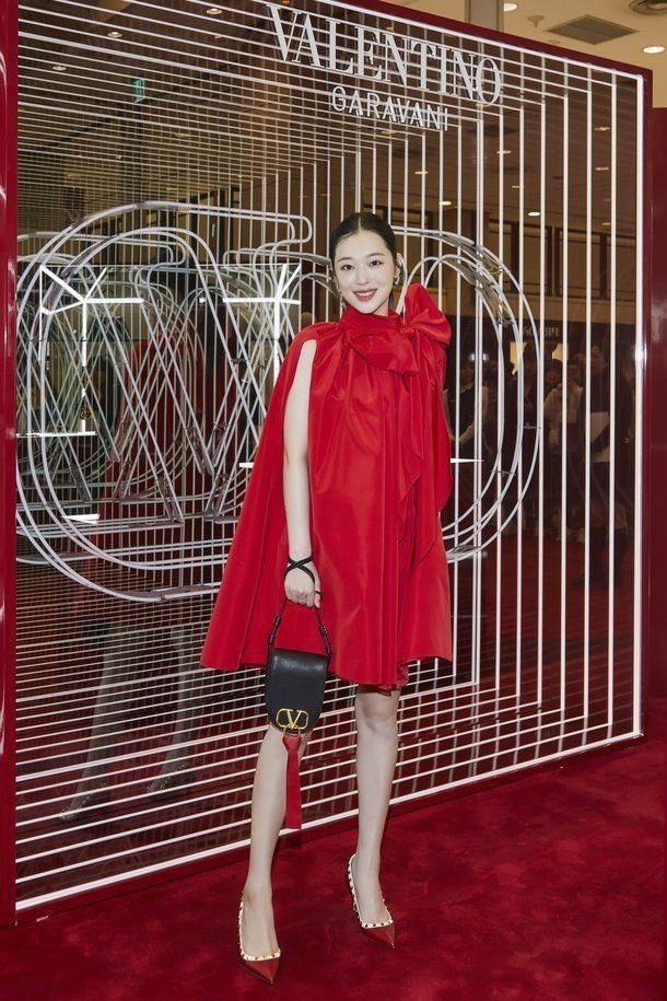 sulliselcabot's tweet image. sulli for valentino