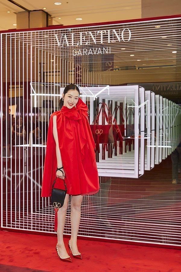 sulliselcabot's tweet image. sulli for valentino