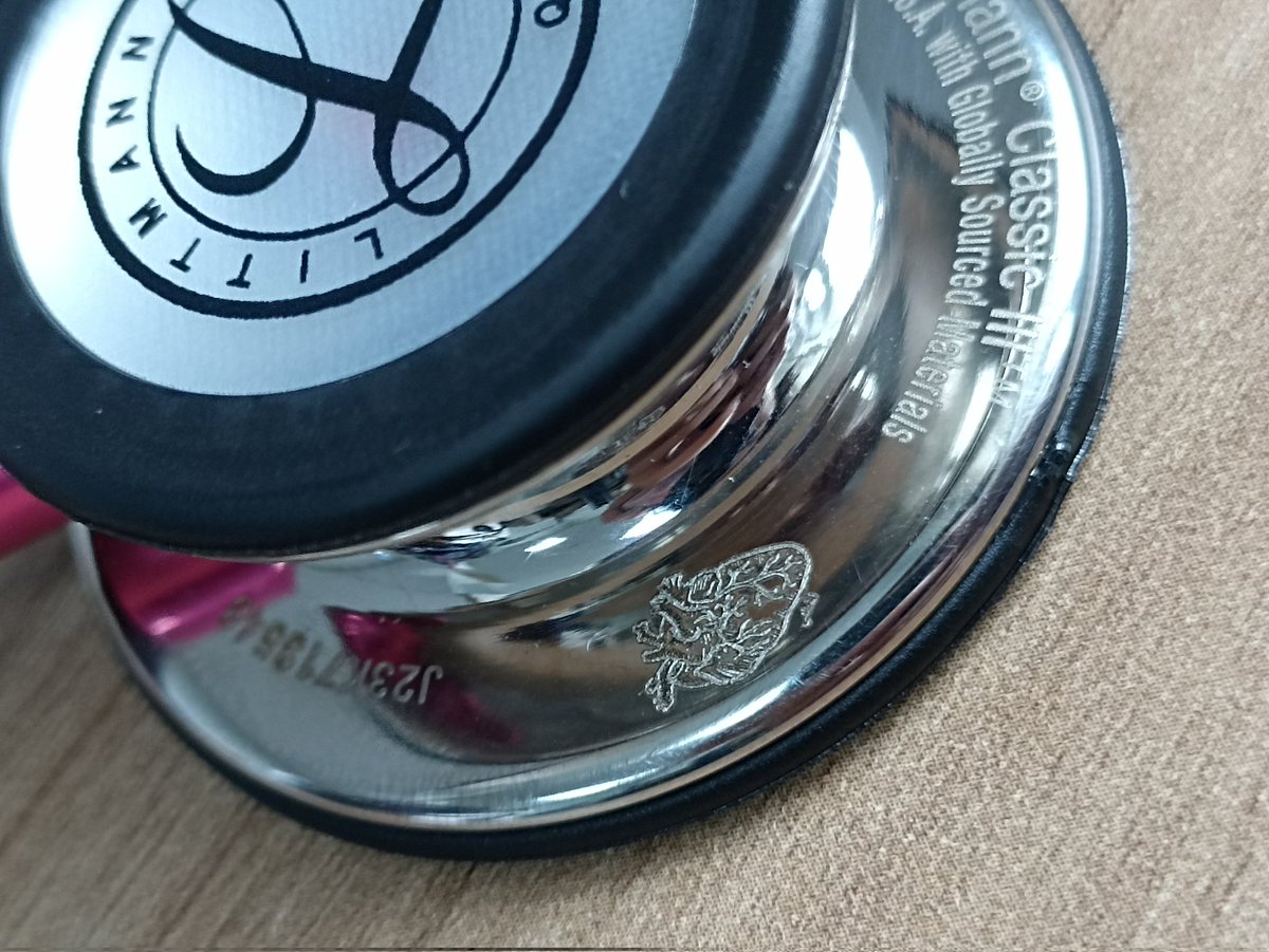 bennvekeyfim's tweet photo. Benim de stetoskopumdaki kalbin köşesinde Eş-Şafi yazıyor kimsenin görmediği benim bildiğim ❤️🥹 https://t.co/nlx2shrEvM