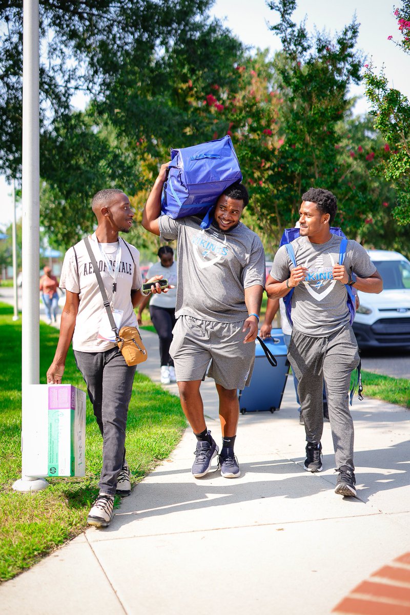 ECSU's tweet photo. Welcome Home Vikings! We are excited to welcome our newest Vikings to campus and see our returning students in VikingLand! Let's make this an amazing year! #ECSUisforYou #ComeToDiscover https://t.co/IjbzNw1sxy